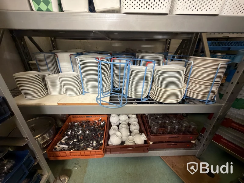 Stort parti serveringsartiklar för t.ex. catering - porslin, glas, kaffekannor, karaffer och bestick