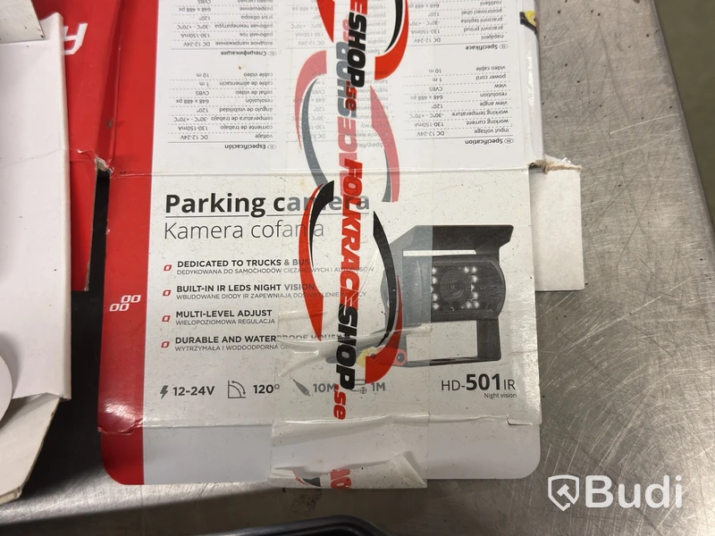 Backkamera med skärm samt parkeringssensorer, Amio