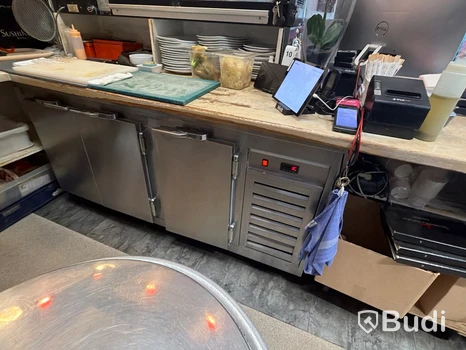 Refrigerated counter, two-door