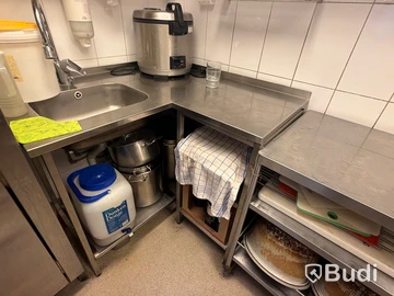 Rostfri arbetsbänk med ho och rullbord