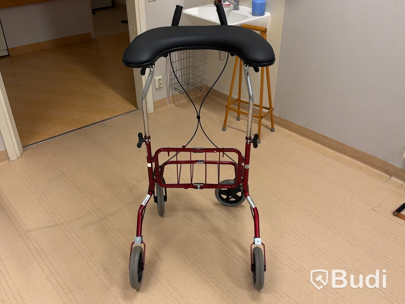Four-wheeled walker with forearm support