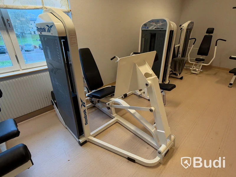 Benpress Reebok Strength, sittande