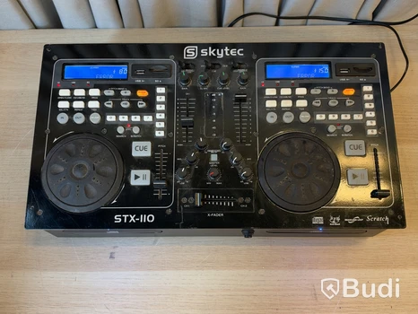 DJ console Skytec STX-110, dual CD players