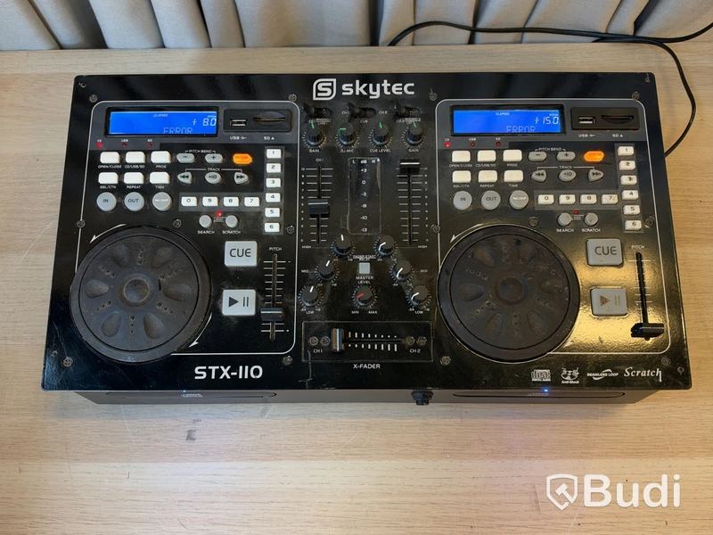 DJ console Skytec STX-110, dual CD players