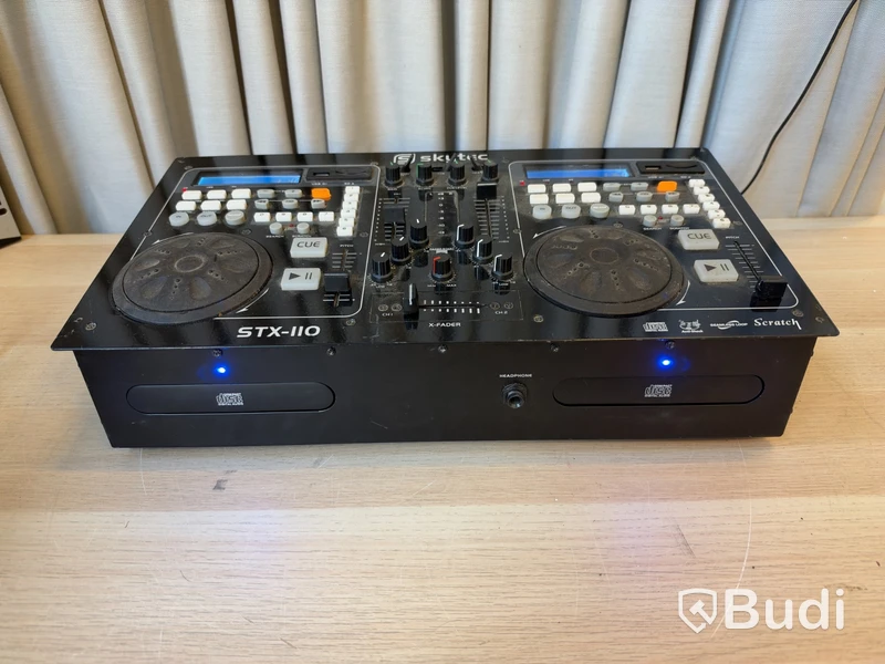 DJ console Skytec STX-110, dual CD players