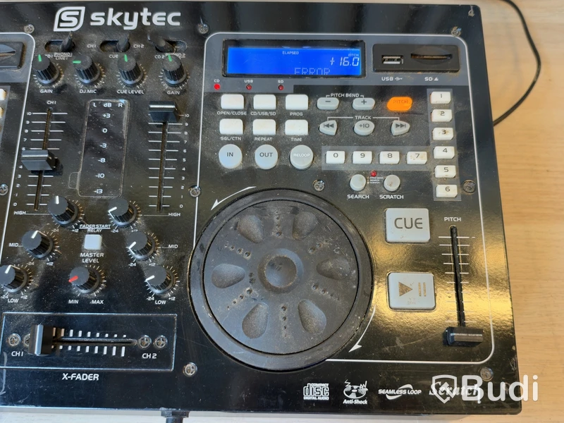 DJ console Skytec STX-110, dual CD players