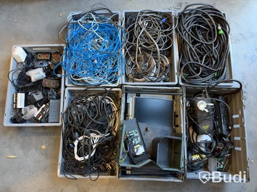 Parti kablar och elektronikkomponenter