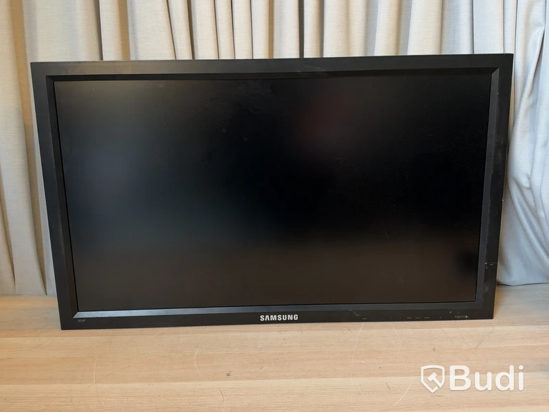 Amptown Cases flight case | 1 Samsung monitor | 125 x 47 x 89 cm