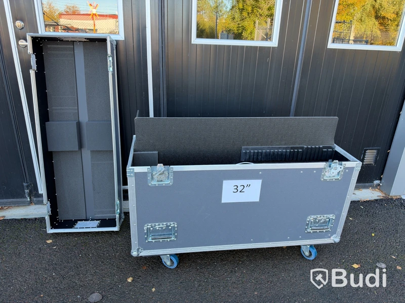 Amptown Cases flight case | 1 Samsung monitor | 125 x 47 x 89 cm