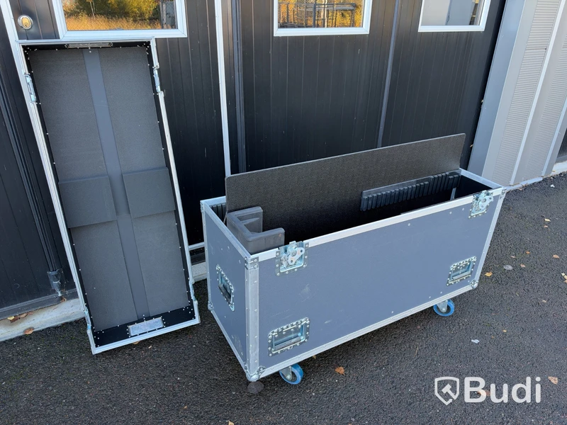 Amptown Cases flight case | 1 Samsung monitor | 125 x 47 x 89 cm