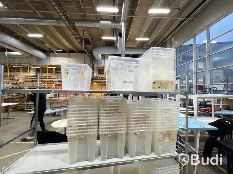 Rullvagn samt div plastbackar