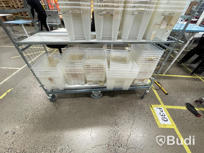 Rullvagn samt div plastbackar
