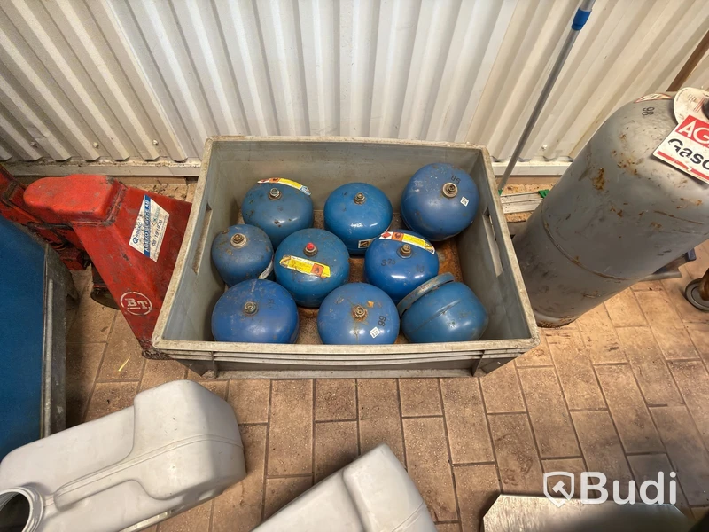 Pallet truck, LPG cylinders, tent, etc.