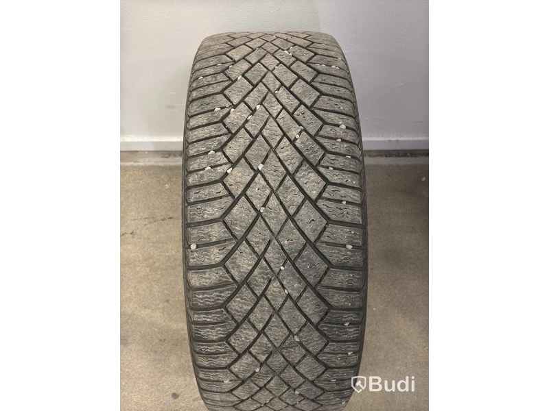 4 st. Vinterhjul Continentals, 235/45 R18 98T, odubbade