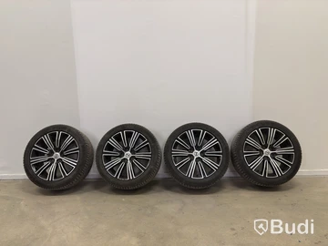 4 st. Vinterhjul Continentals, 235/45 R18 98T, odubbade