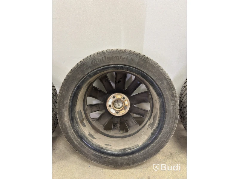 4 st. Vinterhjul Continentals, 235/45 R18 98T, odubbade