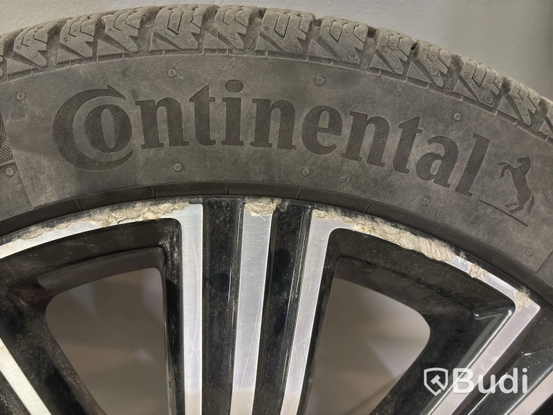 4 st. Vinterhjul Continentals, 235/45 R18 98T, odubbade