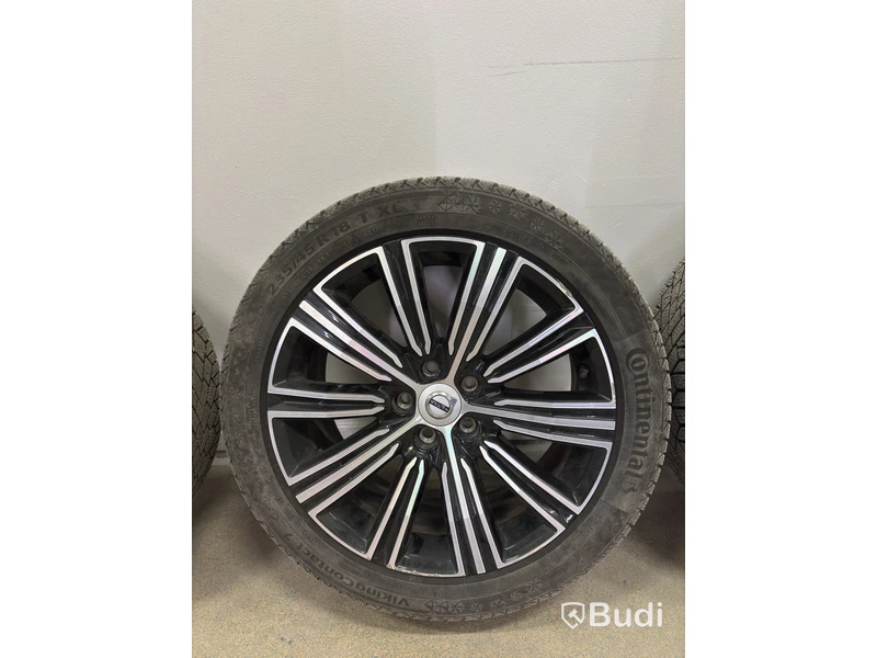 4 st. Vinterhjul Continentals, 235/45 R18 98T, odubbade