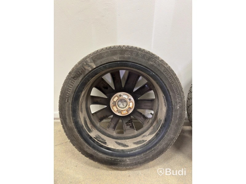 4 st. Vinterhjul Continentals, 235/45 R18 98T, odubbade