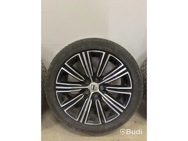 4 st. Vinterhjul Continentals, 235/45 R18 98T, odubbade