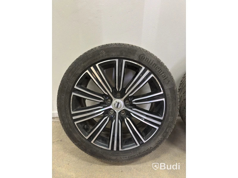 4 st. Vinterhjul Continentals, 235/45 R18 98T, odubbade