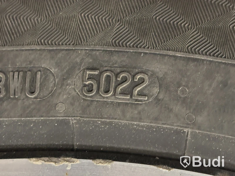 4 st. Vinterhjul Continentals, 235/45 R18 98T, odubbade