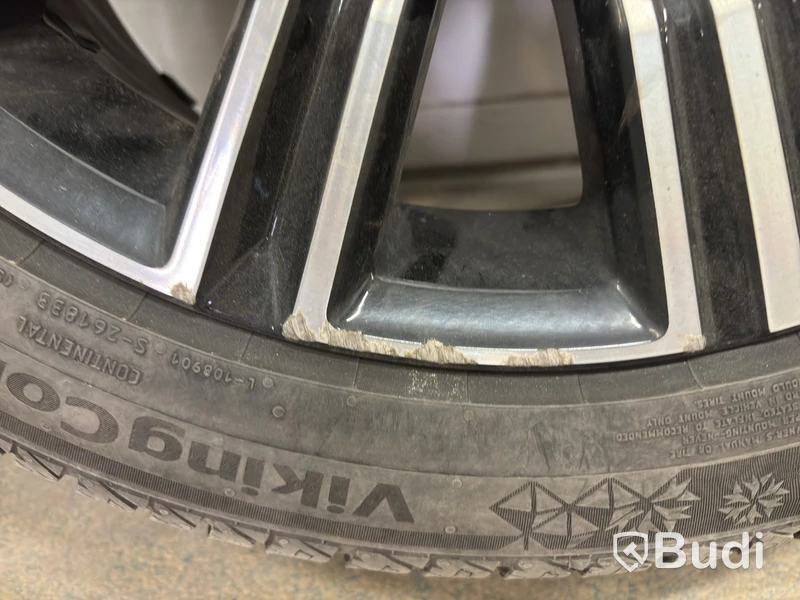 4 st. Vinterhjul Continentals, 235/45 R18 98T, odubbade