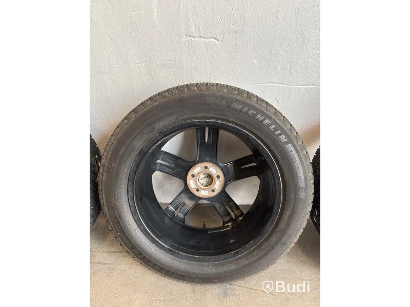 4 st. Vinterhjul Michelin, 235/55 R19, odubbade