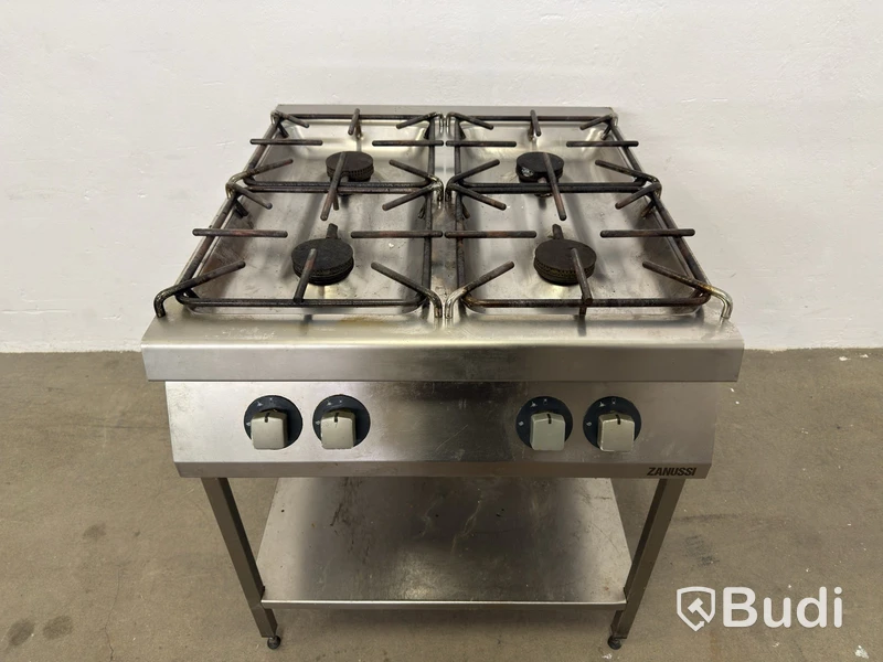 Zanussi gas range, four burners with undershelf