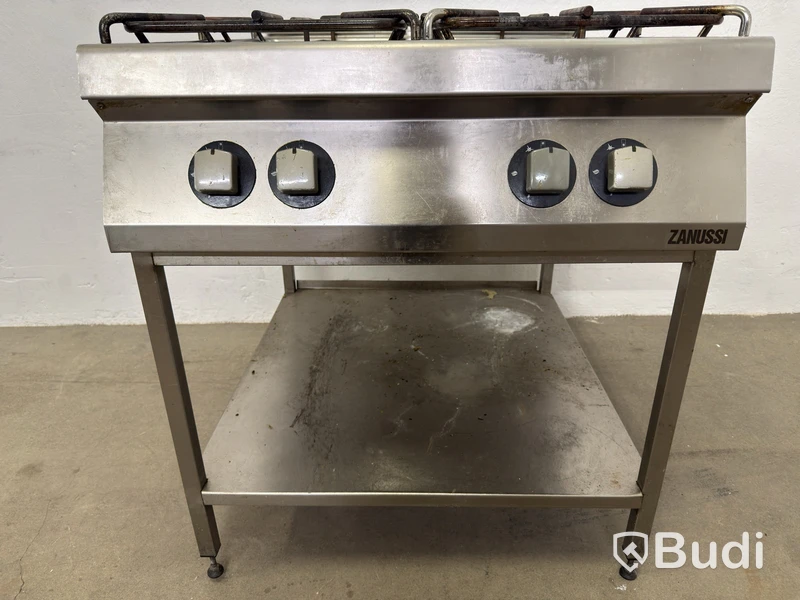 Zanussi gas range, four burners with undershelf