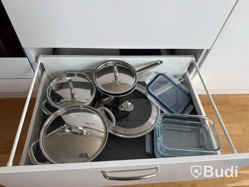 Inventarier till fullt möblerad tvårummare - se alla bilder för komplett innehåll