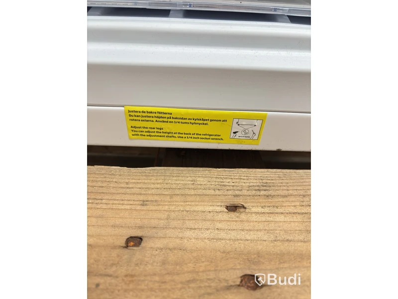 Elvita fridge freezer, 322 litres