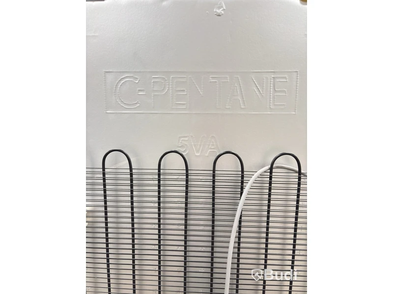 Elvita fridge freezer, 322 litres