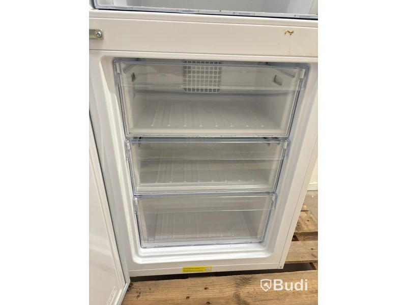 Elvita fridge freezer, 322 litres