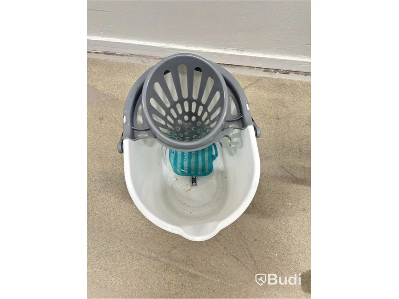 Cleaning trolley incl. assorted cleaning supplies