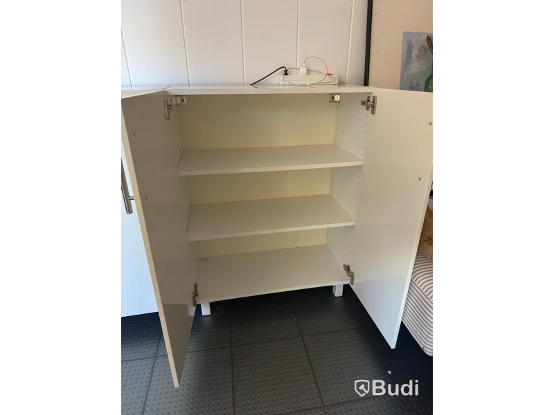 3 Cabinets