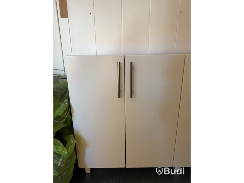 3 Cabinets
