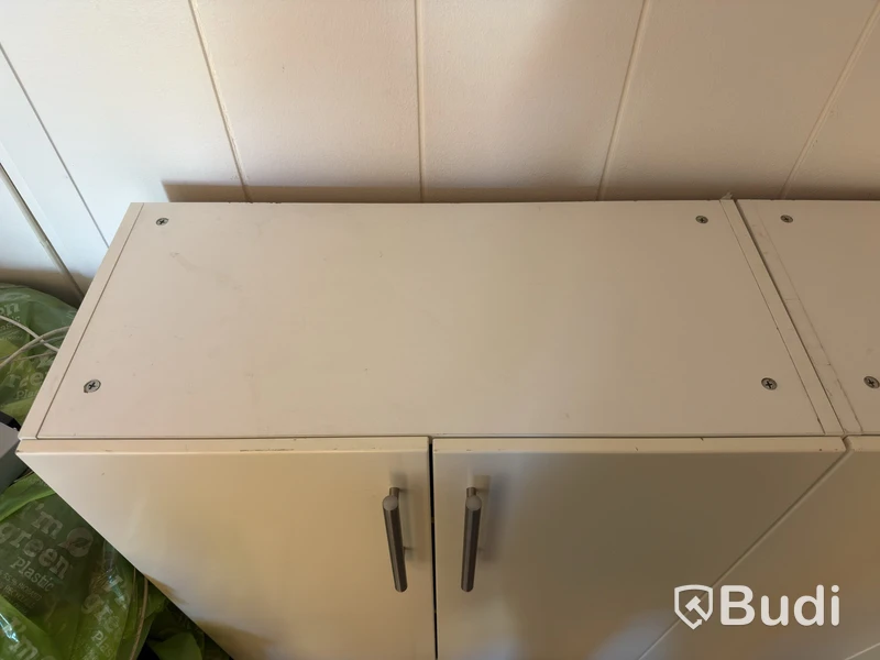 3 Cabinets