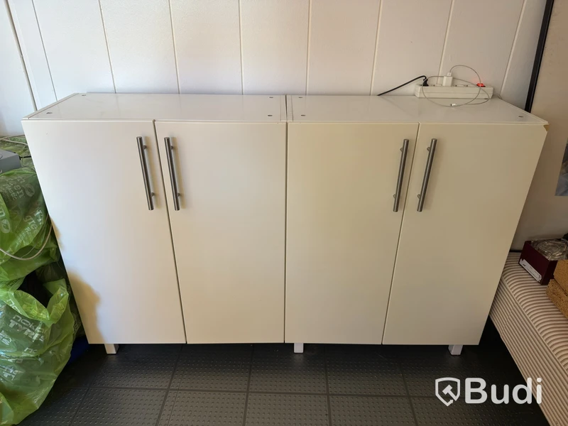 3 Cabinets