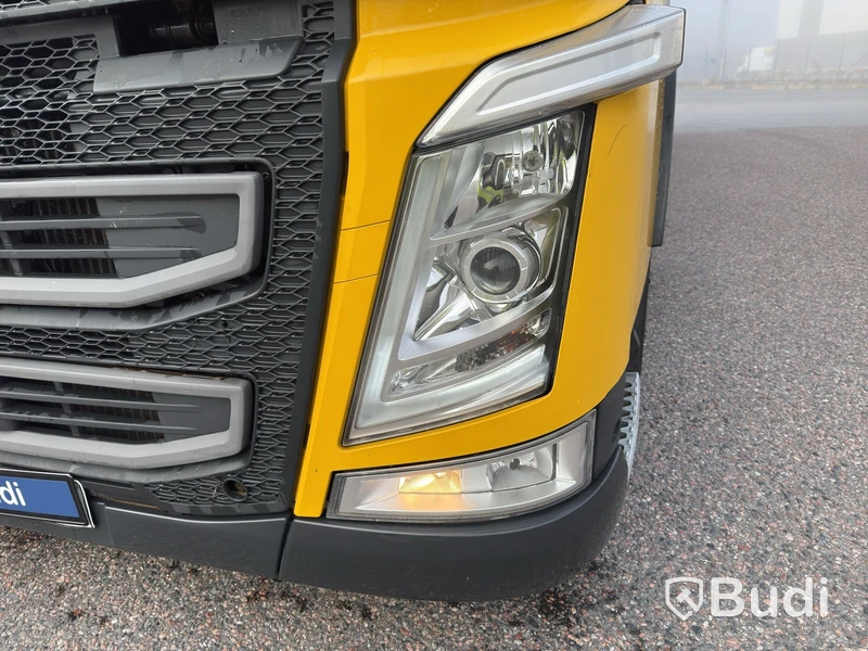 Volvo FH 6X2 Long-Haul Truck - 2019 | DIESEL | Low Mileage | Box Body from 2021