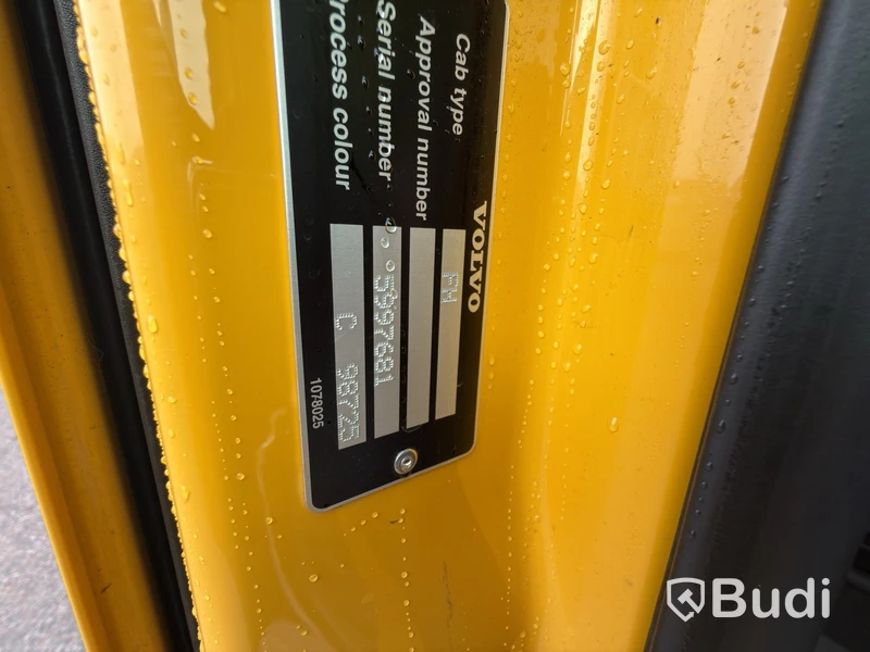 Volvo FH 6X2 Long-Haul Truck - 2019 | DIESEL | Low Mileage | Box Body from 2021