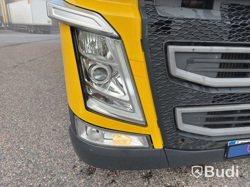Volvo FH 6X2 Long-Haul Truck - 2019 | DIESEL | Low Mileage | Box Body from 2021