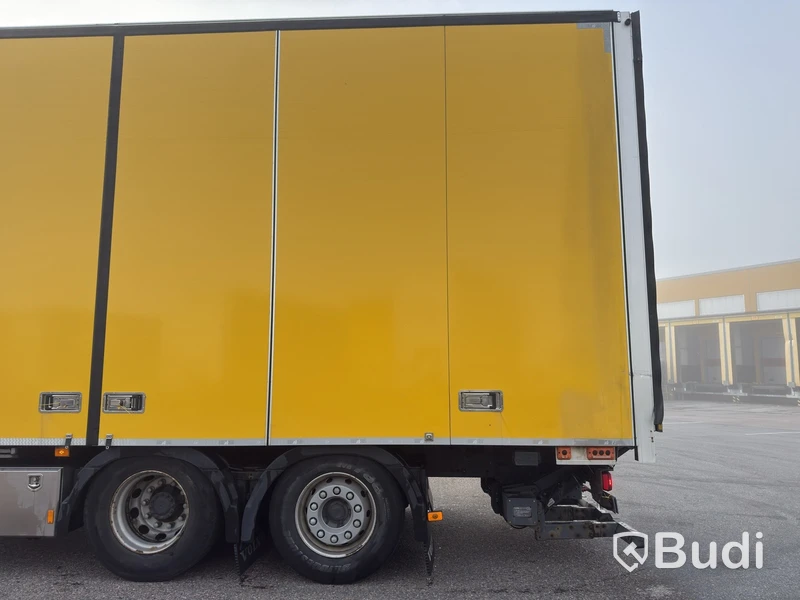 Volvo FH 6X2 Long-Haul Truck - 2019 | DIESEL | Low Mileage | Box Body from 2021