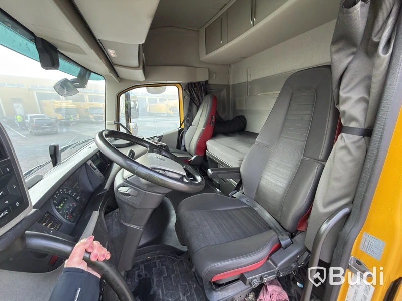 Volvo FH 6X2 Long-Haul Truck - 2019 | DIESEL | Low Mileage | Box Body from 2021