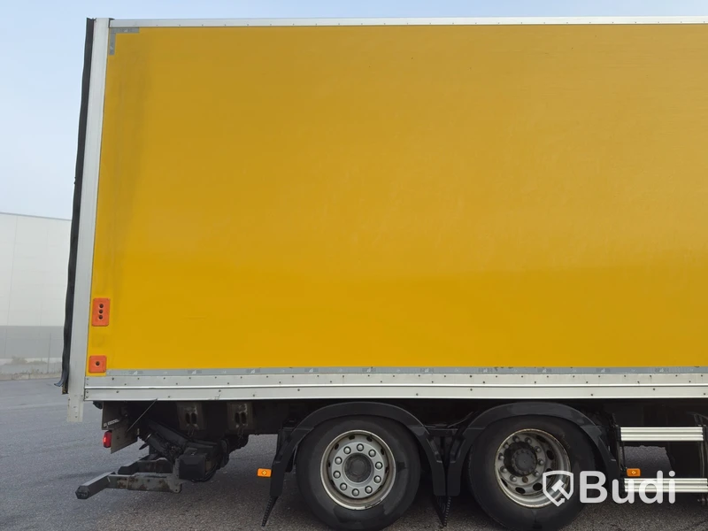 Volvo FH 6X2 Long-Haul Truck - 2019 | DIESEL | Low Mileage | Box Body from 2021