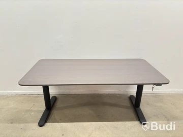 Höj- och sänkbart skrivbord