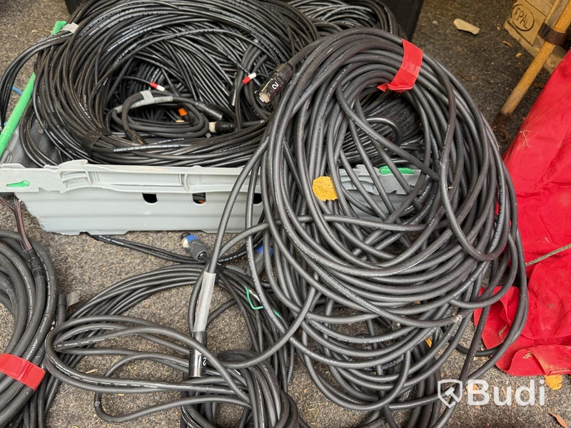 Sound equipment with speakers and cables