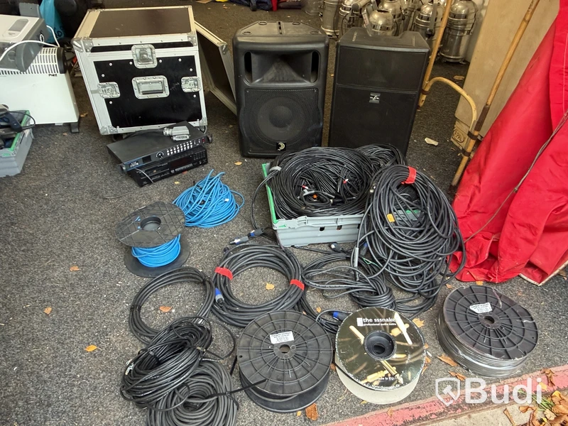 Sound equipment with speakers and cables
