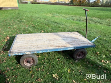 Flakvagn med draghandtag, fyra hjul
