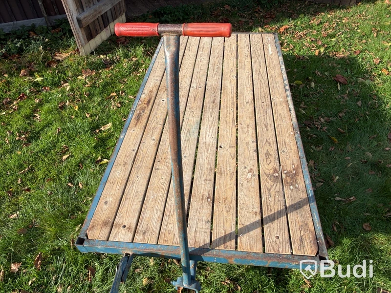 Flatbed trolley with pull handle, four wheels